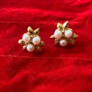 Elegant Gold and Pearl Floral Earrings